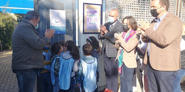 El alcalde ensalza la contribución de los niños y niñas del Colegio de Educación Infantil Julio César en favor de la igualdad en el barrio de Pino Montano