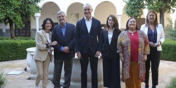 El alcalde inaugura el ciclo ‘La Sevilla de las Modernidades. Centenario del 29’, que da el pistoletazo de salida al proyecto ‘Sevilla 29/XXI’ con una serie de diálogos en torno a la ciudad de entonces