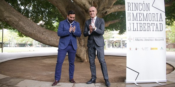 El alcalde inaugura el Rincón de la Memoria y la Libertad del Parque Rosario Valpuesta en recuerdo a las víctimas del terrorismo