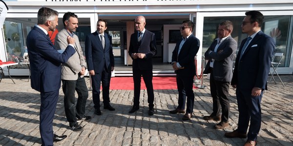 El alcalde ofrece Sevilla a empresas TIC para proyectos que avancen en la transformación digital de la ciudad durante un evento de demostraciones tecnológicas de la compañía Huawei