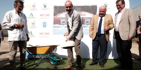 El alcalde participa en la colocación de la primera piedra de la Casa Ronald McDonald Sevilla para familias con hijos hospitalizados
