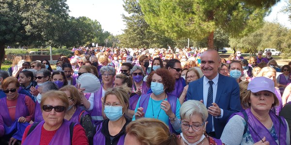 El alcalde participa en la marcha del Parque del Tamarguillo para celebrar el Día de la Mujer del Distrito Este-Alcosa-Torreblanca