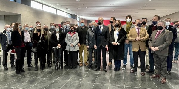 El alcalde plantea a agentes económicos y sociales de Sevilla una gran alianza público-privada y estable que relance la economía y el empleo y promueva el cambio de modelo productivo