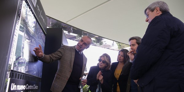 El alcalde presenta a los vecinos el nuevo centro cívico de los Bermejales que se completará con la ampliación del Parque Guadaíra y la reserva de suelos destinados a un conservatorio de música para configurar en su conjunto “un gran proyecto transformador para el barrio”
