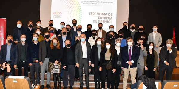 El alcalde presenta los proyectos ganadores del II Concurso de Arquitectura de Emvisesa para el diseño de las nuevas promociones con 184 de viviendas y 126 alojamientos colaborativos que suman una inversión de 40 millones