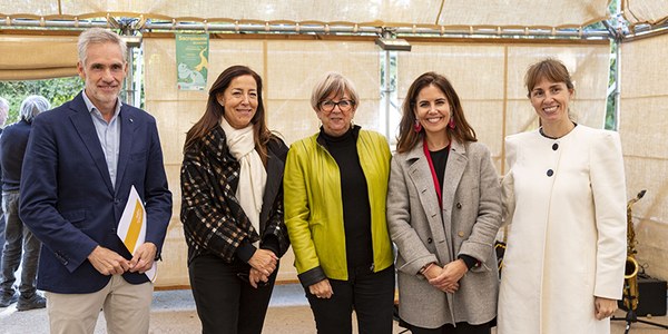 El alcalde destaca el prestigio que supone para la arquitectura local y sus profesionales la elección de Sevilla como sede del TAC! Festival de Arquitectura Urbana en 2023 a partir de una propuesta realizada por un equipo multidisciplinar, basada en la recuperación de espacios públicos y que escoge como enclave de la programación el entorno de la Torre de la Plata
