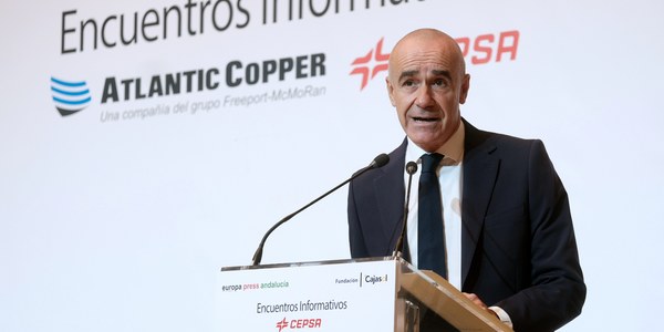 El alcalde reclama a la Junta de Andalucía y al Gobierno de España constituir la comisión trilateral para la ley de capitalidad y exige concretar recursos para las zonas de transformación social y abordar infraestructuras y equipamientos públicos pendientes en los nuevos barrios