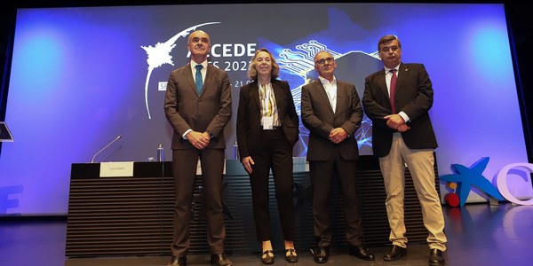 El alcalde traslada a instituciones y empresas de la industria aeroespacial internacional que Sevilla aspira a ser la referencia del espacio en España con la sede nacional de la Agencia Espacial