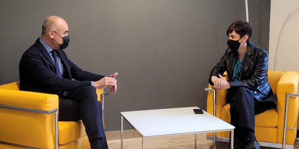 El alcalde traslada a la ministra de Política Territorial la propuesta unánime del Pleno municipal para que Sevilla tenga una ley de capitalidad en un marco de colaboración entre Ayuntamiento, Junta de Andalucía y Gobierno de España