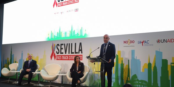 El alcalde traslada ante la conferencia mundial de la red de ciudades de lucha contra el VIH/sida que Sevilla ha superado los objetivos internacionales marcados para la detección, el tratamiento y la supresión viral