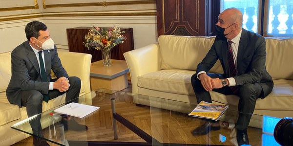 El alcalde y el presidente andaluz acuerdan trabajar para una pronta licitación de la ampliación del Metro de Sevilla, acelerar el proyecto de Altadis y colaborar de forma conjunta para el Centenario de la Expo del 29