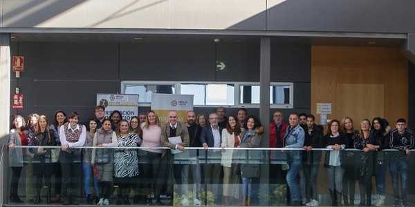 El Ayuntamiento destina este año 600.000 euros para dos proyectos de inserción sociolaboral acogidos al programa Sevilla Integra en el Distrito Cerro-Amate que han beneficiado a un millar de participantes y han permitido 200 prácticas y cerrar ya 110 contratos de trabajo
