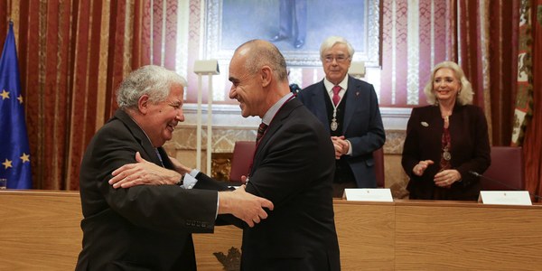 El Ayuntamiento acoge la entrega de los Premios Alfonso X el Sabio dentro de la conmemoración del VIII centenario de su nacimiento y en un acto en el que el alcalde destaca la “oportunidad que ha supuesto esta efeméride para dar a conocer esta figura clave para el desarrollo de Sevilla”