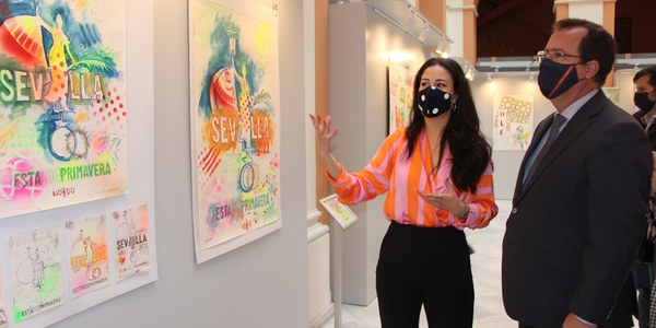 El Ayuntamiento acoge la exposición ‘Proceso, Cartel y Convivencias’, que recorre el proceso creativo de la obra realizada por María Tapia para anunciar las Fiestas de Primavera de 2022
