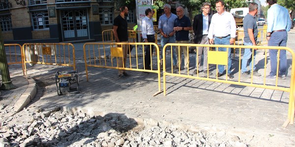 El Ayuntamiento acomete la reparación integral del adoquinado en el eje conformado por la Campana y las calles Martín Villa y Laraña con un presupuesto de 50.000 euros