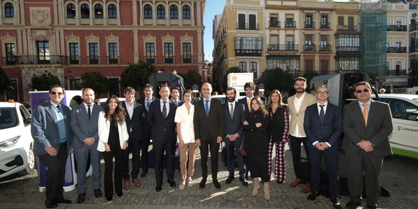 El Ayuntamiento adjudica la instalación de una red de recarga de vehículos eléctricos con 350 puntos dobles por todos los distritos y que implica un despliegue de 30 millones de euros en inversiones por parte de las empresas