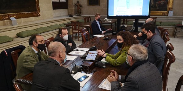 El alcalde analiza con Mercadona el inicio de la construcción de su almacén para la venta on line en el Higuerón Sur con una inversión de 14 millones de euros para que entre en servicio este año