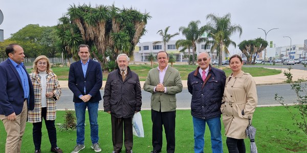 El Ayuntamiento avanza en el plan de mejora de polígonos industriales con el ajardinamiento del acceso sur del Polígono Store