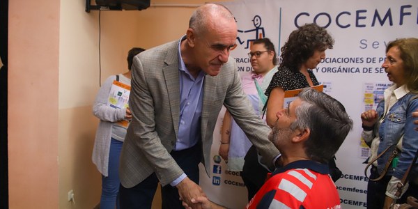El Ayuntamiento avanza en su estrategia para contribuir a la inserción laboral de personas con diversidad funcional con reservas de contratos y plazas para este colectivo en licitaciones, programas y ofertas públicas de empleo y respalda la I Feria de Empleo de Cocemfe Sevilla