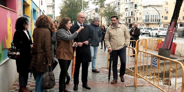 El Ayuntamiento completa en 2022 la inversión de 10 millones de euros prevista en el programa de microactuaciones para proyectos de accesibilidad, pavimentación, mejoras de acerados y calzadas y recuperación de espacios públicos en todos los distritos y proyecta otros 11 millones para 2023