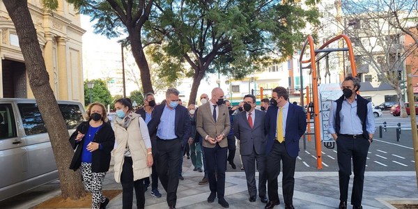 El Ayuntamiento completa la reurbanización de la Plaza de la calle Cristo de la Sed que cuenta ahora con una amplia plaza peatonal, arbolado y un espacio deportivo abierto para la ciudadanía