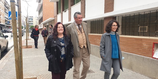 El Ayuntamiento concluye el nuevo itinerario escolar del colegio San José, en Los Remedios, con la ampliación del acerado y la plantación de árboles y un presupuesto de casi 52.000 euros