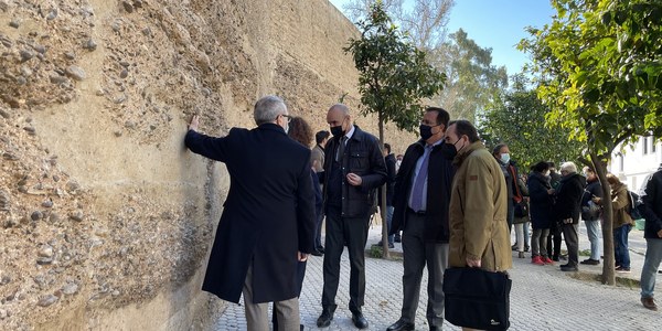 El Ayuntamiento de Sevilla afrontará en las próximas semanas la penúltima fase de la restauración integral de la Muralla de la Macarena tras la adjudicación de las obras para su cara extramuros