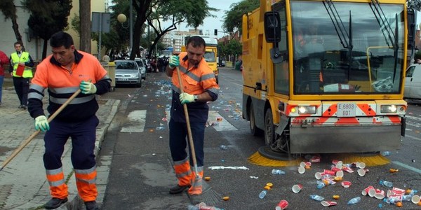 El Ayuntamiento de Sevilla despliega un dispositivo especial de limpieza de cara al derbi Sevilla-Betis con 35 trabajadores y 24 vehículos de Lipasam