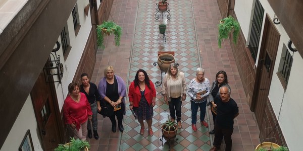El Ayuntamiento de Sevilla organiza la segunda edición de ‘Otoño en los Corrales de Triana’, una iniciativa para dar a conocer a través de visitas guiadas los corrales y patios de este barrio y recuperar la historia de estos edificios emblemáticos