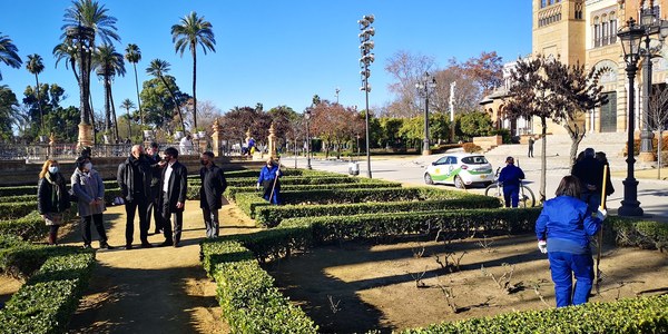 El Ayuntamiento de Sevilla pone en marcha un nuevo plan de empleo con la contratación de 128 trabajadores para limpieza y mantenimiento del Parque de María Luisa y los Jardines de Las Delicias