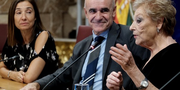 El Ayuntamiento de Sevilla publica el libro ‘Angelita Yruela, relato de vida de una saetera’, un recorrido por la trayectoria personal y artística de esta cantaora que recibió en 2020 la Medalla de Oro de la Ciudad y el título de Hija Predilecta