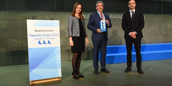 El Ayuntamiento de Sevilla recibe un galardón nacional por la labor creciente de Lipasam en la recogida selectiva de papel y cartón