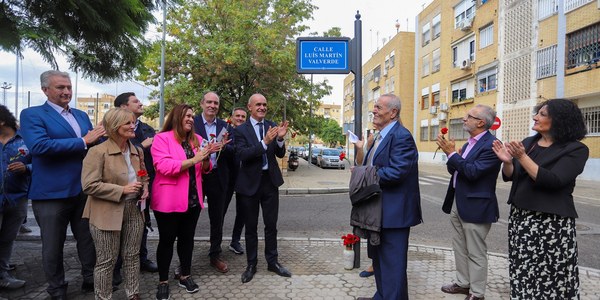 El Ayuntamiento de Sevilla reconoce la trayectoria y la labor en el Polígono Sur del activista Luis Martín Valverde con una calle en el Distrito