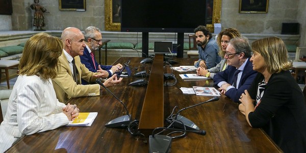 El Ayuntamiento de Sevilla y la Fundación La Caixa renuevan su alianza para trabajar en la superación de la pobreza infantil