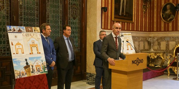 El Ayuntamiento dedica las portadas que presidirán la Plaza de San Francisco con motivo del Corpus Christi de 2022 a las hermandades del Carmen y de Santa Genoveva
