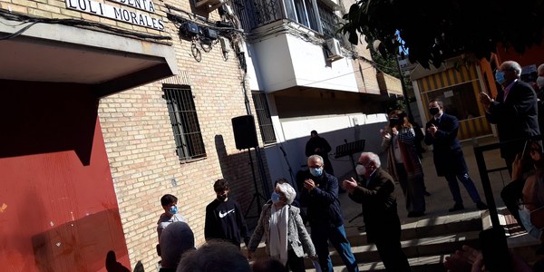 El Ayuntamiento dedica una plaza en el Distrito Cerro-Amate a la histórica dirigente vecinal del barrio de Rochelambert Loli Morales