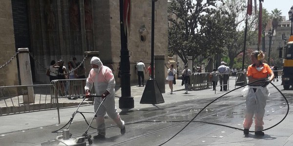 El Ayuntamiento despliega un dispositivo especial de limpieza y retirada de cera con motivo de la festividad del Corpus con 84 trabajadores y 45 vehículos y para cubrir el resto de procesiones eucarísticas y evento