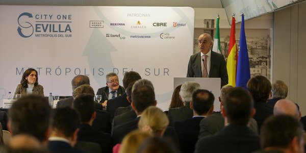 El Ayuntamiento destaca la alianza público-privada que permitirá la celebración de un evento internacional para la captación de inversiones privadas para Sevilla y su área metropolitana