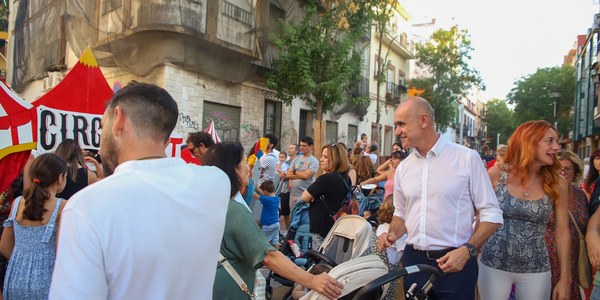 El Ayuntamiento destaca la gran afluencia de público a las actividades programadas ayer en la Avenida de la Cruz Roja dentro de la programación de la Semana de la Movilidad como ejemplo de la dinamización comercial y la convivencia que propicia la recuperación de los espacios públicos para el peatón