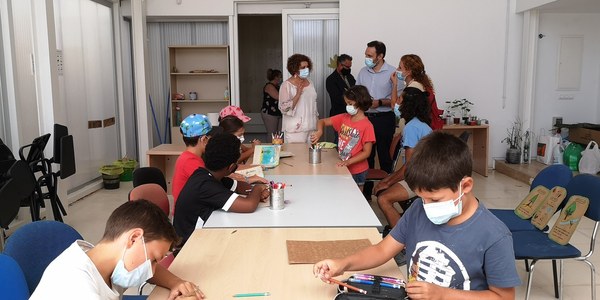 El Ayuntamiento destina 50.000 euros a proyectos que impulsen las redes vecinales y los derechos de la infancia y con énfasis en reducir la brecha digital, favorecer la cohesión social, fomentar el uso responsable de las tecnologías y promover conductas cívicas