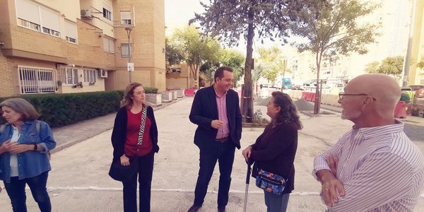 El Ayuntamiento destina casi 74.000 euros a la renovación de la calzada y el acerado en las calles Mar Adriático y Camino de los Toros de Pino Montano con mejoras de la accesibilidad y la transformación de un espacio urbano en una nueva plaza