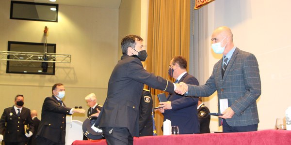 El Ayuntamiento distingue a 135 bomberos por sus años de servicio a la ciudad durante el acto institucional del día del patrón del Cuerpo celebrado en FIBES