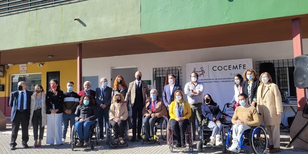 El Ayuntamiento facilita la ampliación de las actividades para personas con discapacidad física y orgánica desarrolladas por las entidades de Cocemfe en un local municipal cedido de forma gratuita