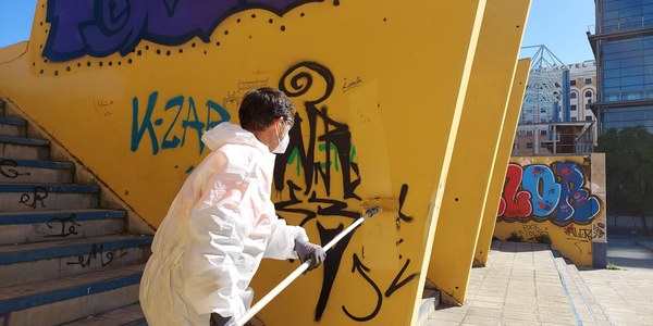 El Ayuntamiento ha retirado pinturas vandálicas de 257 fachadas en los dos primeros meses del año en el marco de la estrategia de mejora de la limpieza pública por parte de Lipasam