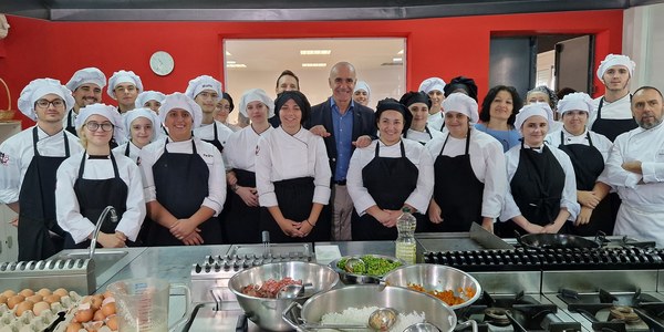 El Ayuntamiento impulsa en el Centro de Formación y Empleo Municipal de Torreblanca la tercera edición del ciclo de FP Dual en hostelería con alumnado del IES Torreblanca y un grado de inserción laboral que roza el 100 %