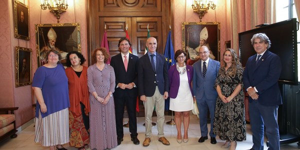 El Ayuntamiento impulsa la igualdad y la lucha contra violencia de género con dos convenios y acciones específicas con la Universidad de Sevilla y la Universidad Pablo de Olavide