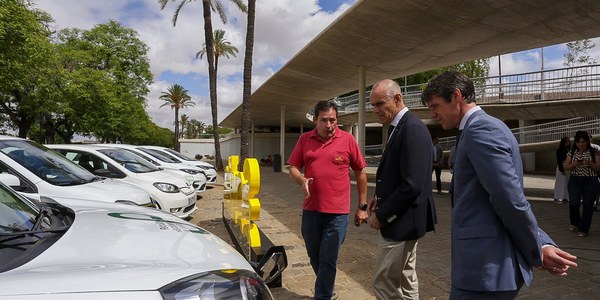 El Ayuntamiento impulsará la movilidad eléctrica con una red de 700 puntos de recarga por toda la ciudad en su estrategia de descarbonización y lucha contra el cambio climático