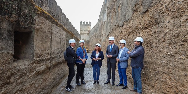 El Ayuntamiento inicia la tercera fase de la intervención sobre la Muralla de la Macarena con la conservación, restauración y mantenimiento del lienzo de la cara extramuros y que incluye la barbacana, la liza y las torres