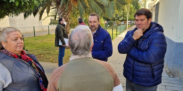 El Ayuntamiento inicia las obras del nuevo cerramiento de los jardines de la Plaza del Obradoiro del Parque Alcosa y de la calle San Nicolás del Puerto de Torreblanca en el marco del Plan Mejora Tu Barrio 2022