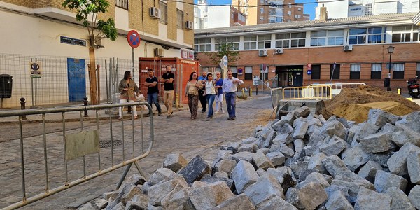 El Ayuntamiento inicia obras en la calle Ruiseñor del Distrito Triana con nuevos acerados, itinerarios peatonales y aparcamientos con 70.600 euros de inversión